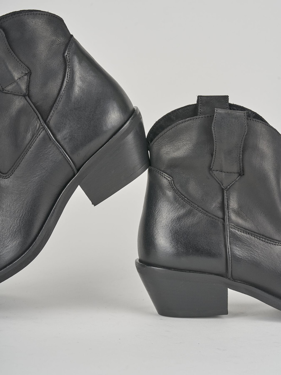 Low heel ankle boots heel 4 cm black leather