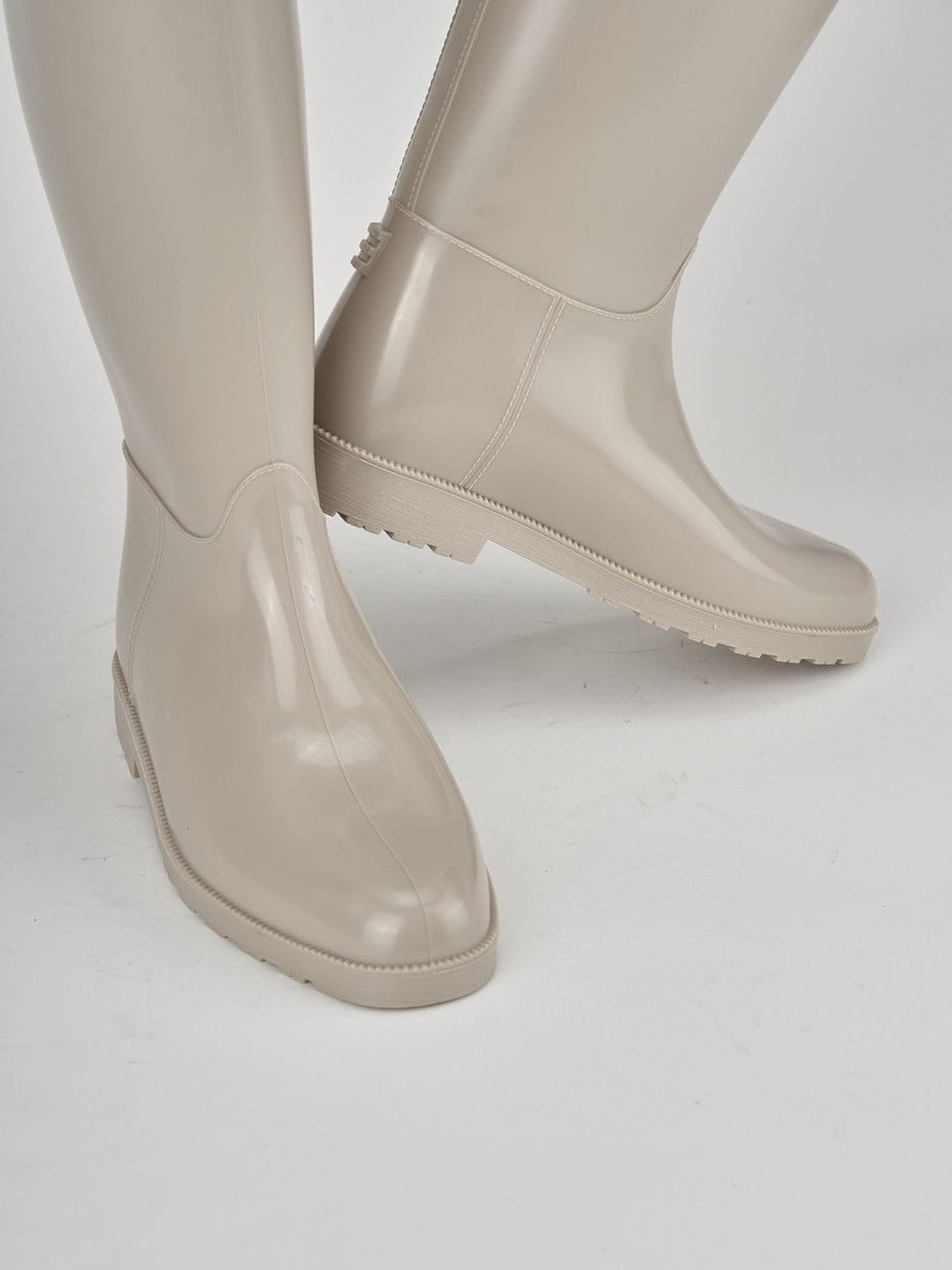 Low heel boots heel 2 cm beige rubber