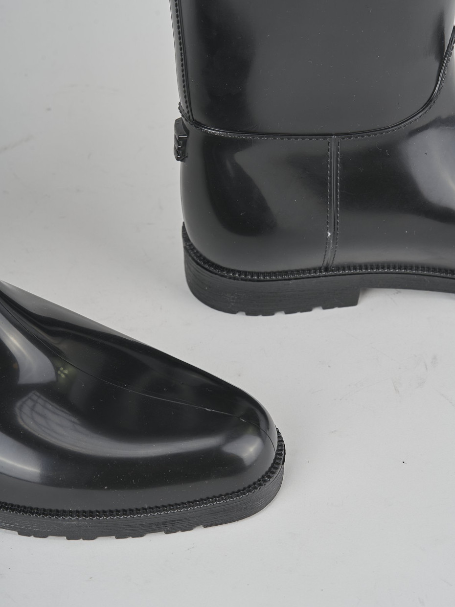 Low heel boots heel 2 cm black rubber