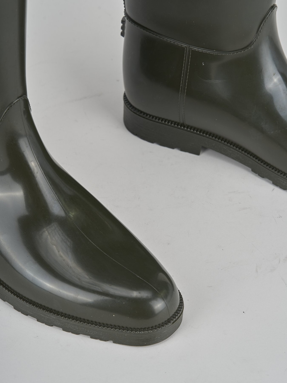 Rubber clearance heel boots
