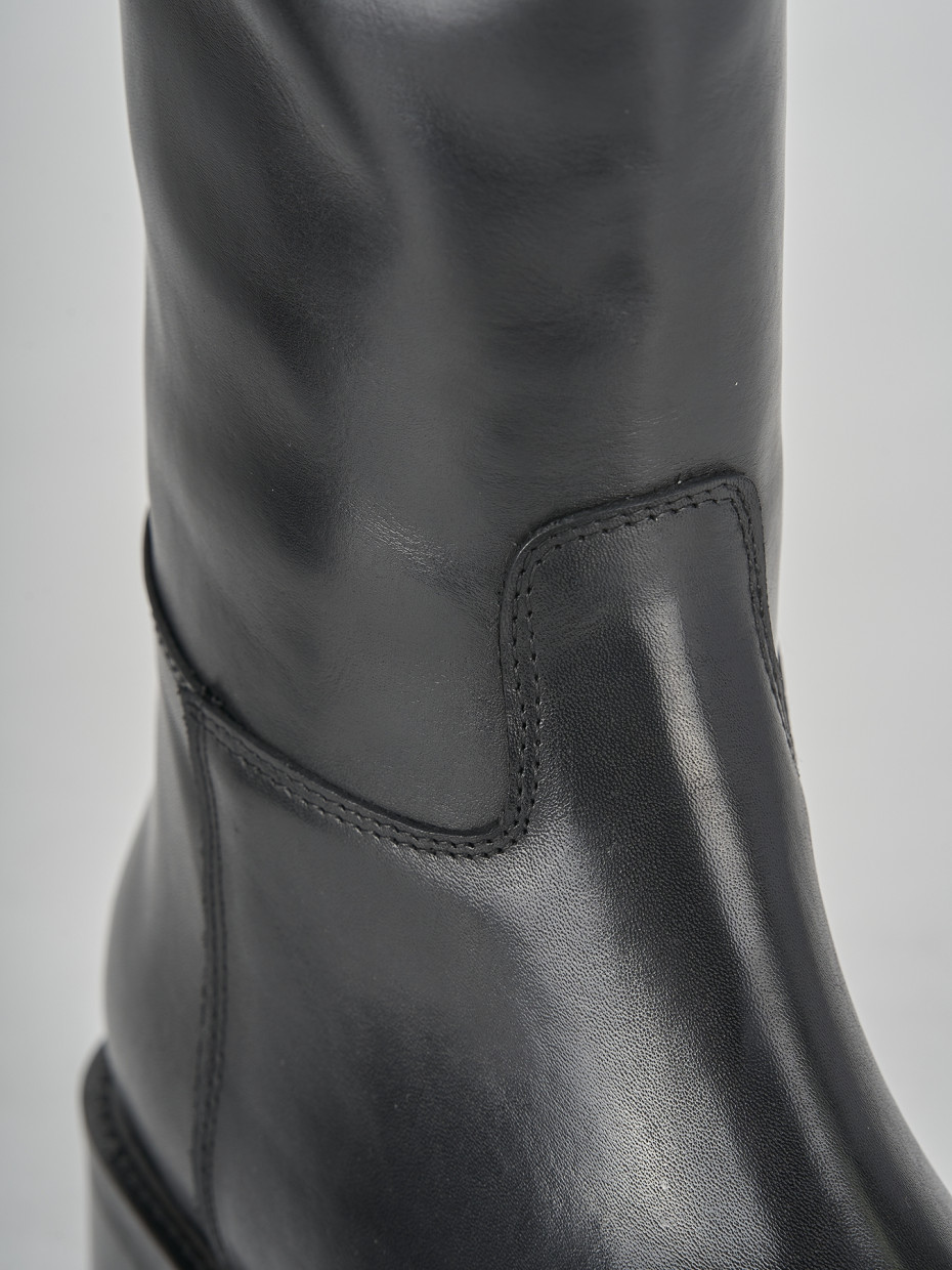 Low heel boots heel 2 cm black leather