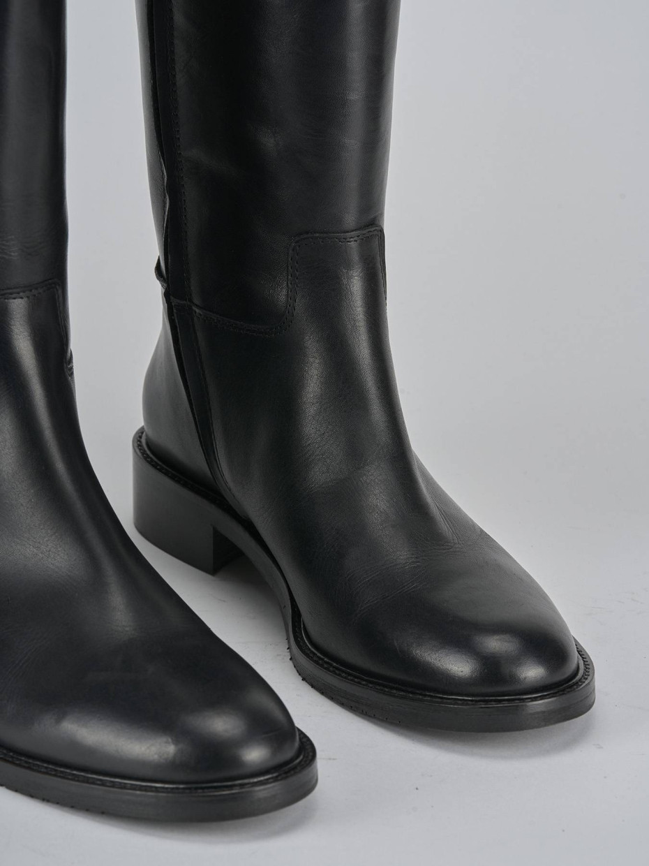 Stivali tacco 2cm pelle nero