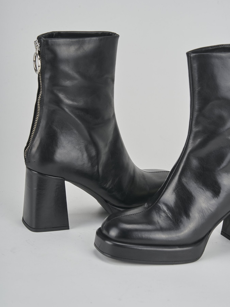 Stivaletti tacco 6cm pelle nero