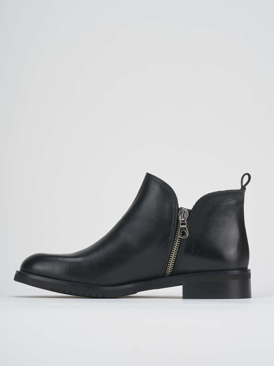 Low heel ankle boots heel 1 cm black leather