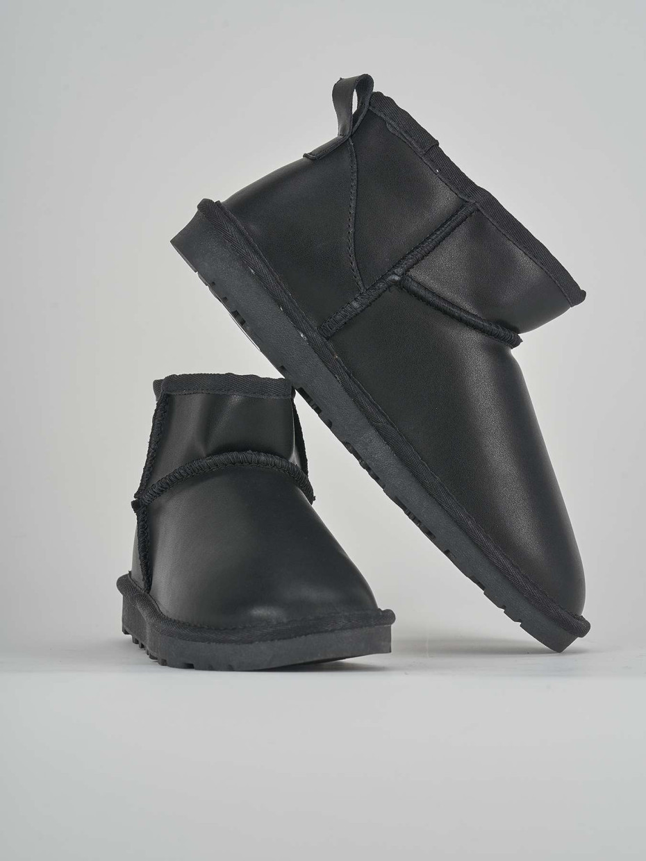 Low heel ankle boots black leather