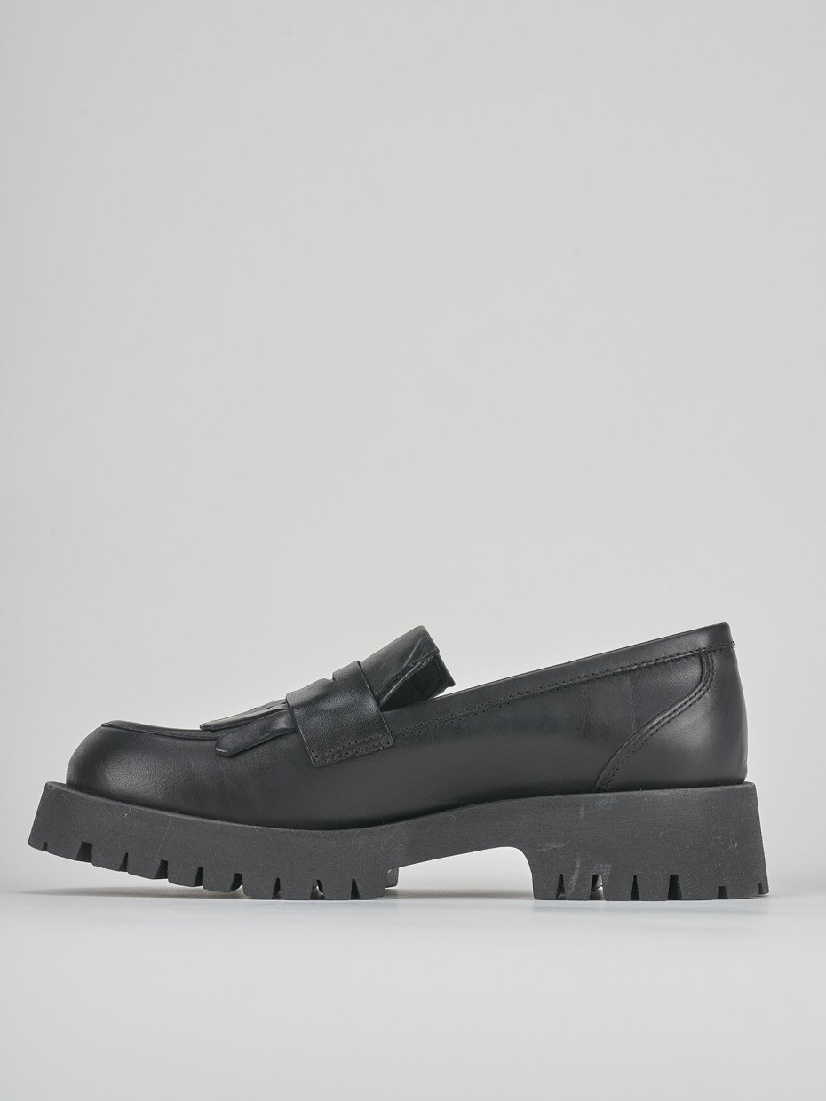 Loafers heel 1 cm black leather