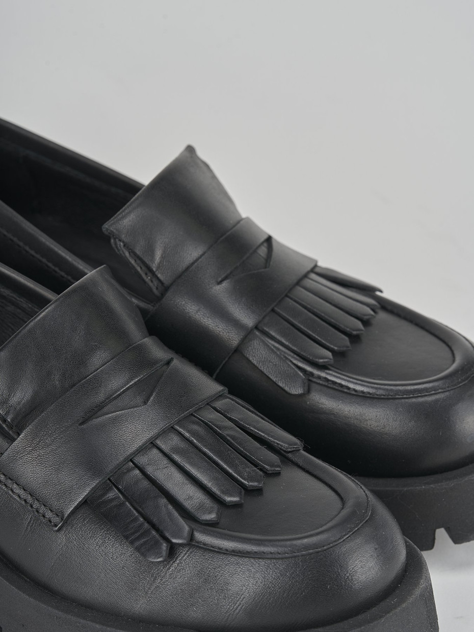 Loafers heel 1 cm black leather