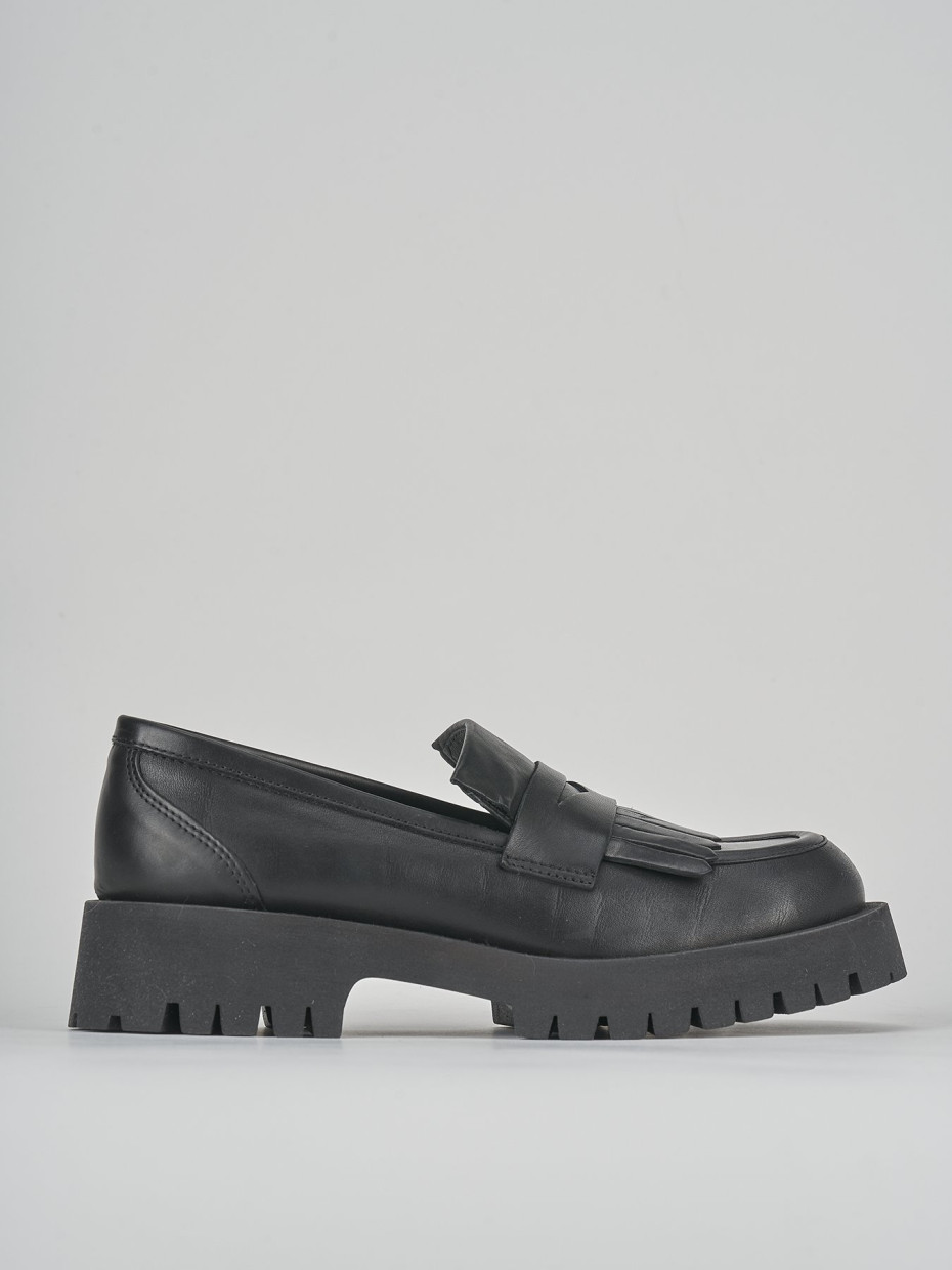 Loafers heel 1 cm black leather