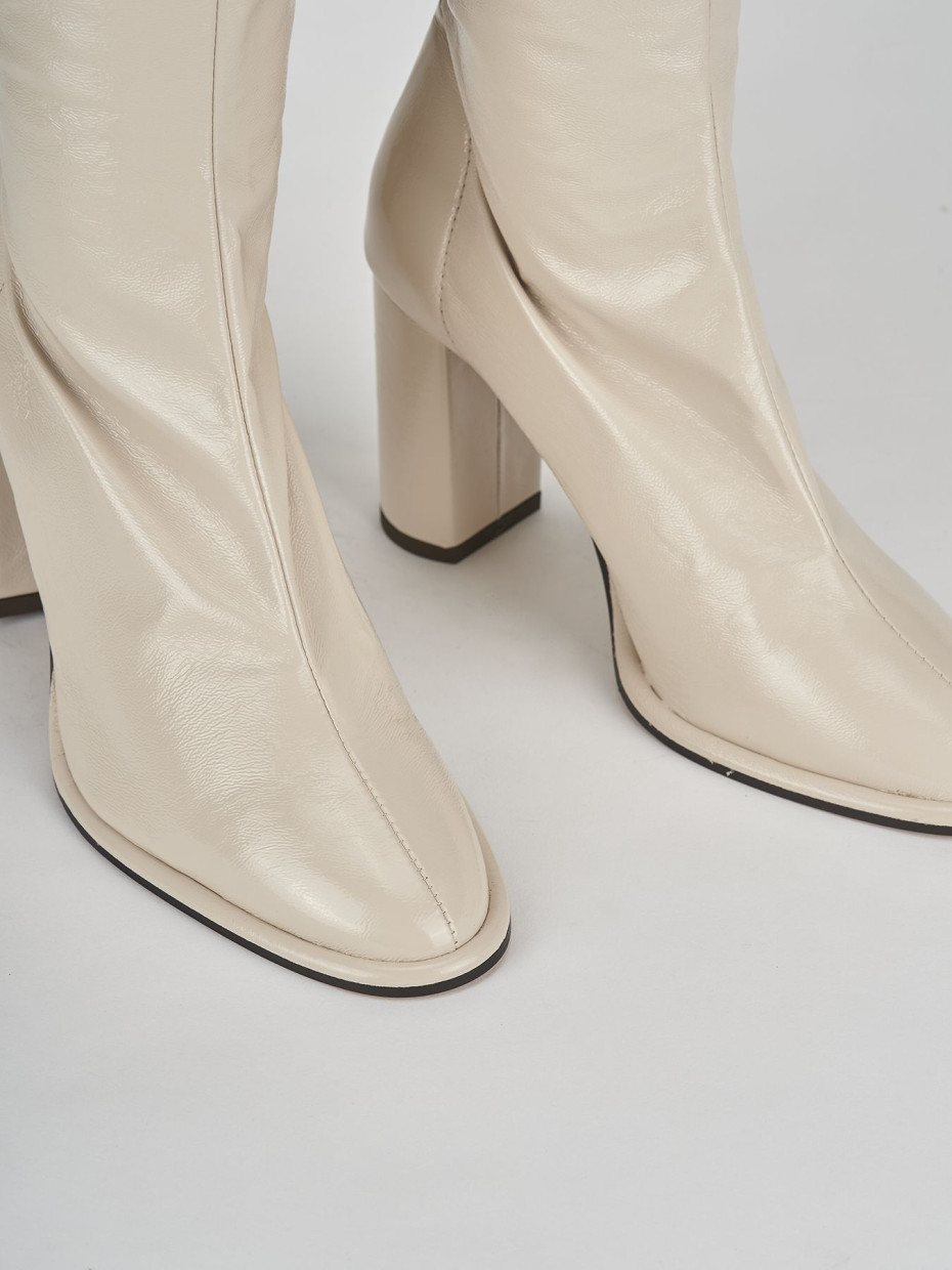 High heel boots heel 9 cm beige varnish