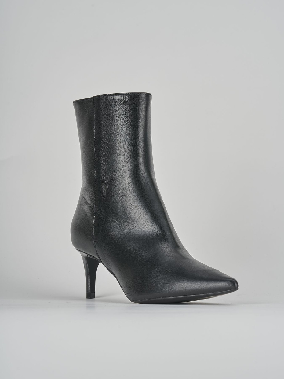 Blaine flex leather ankle boot top