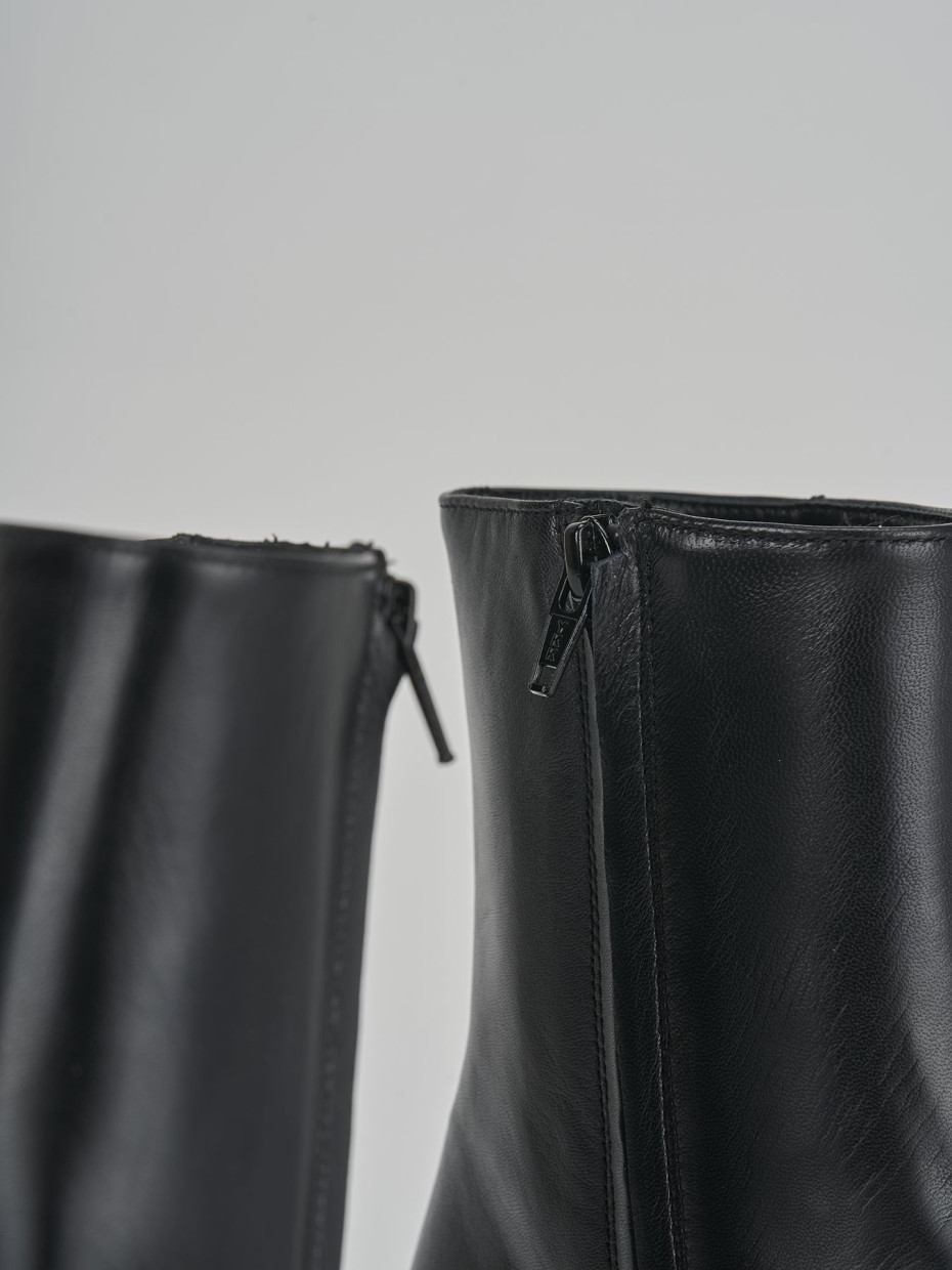 High heel ankle boots heel 5 cm black leather
