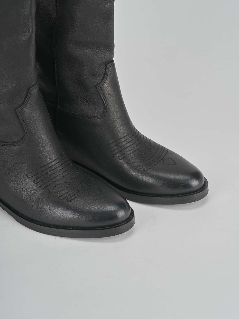 Low heel boots heel 2 cm black leather