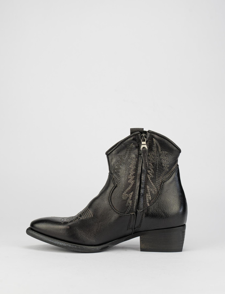 Low heel ankle boots heel 3 cm black leather