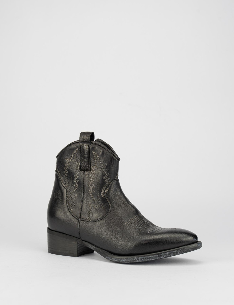 Low heel ankle boots heel 3 cm black leather