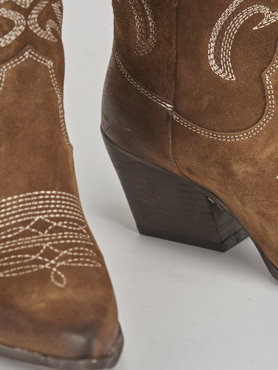 High heel boots heel 8 cm brown suede