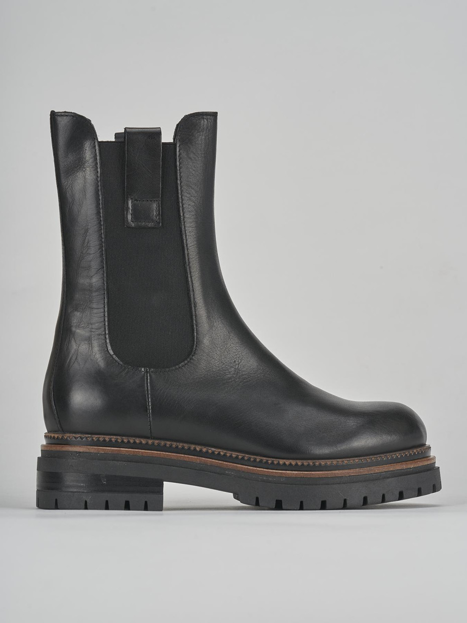 Chelsea boots small best sale heel