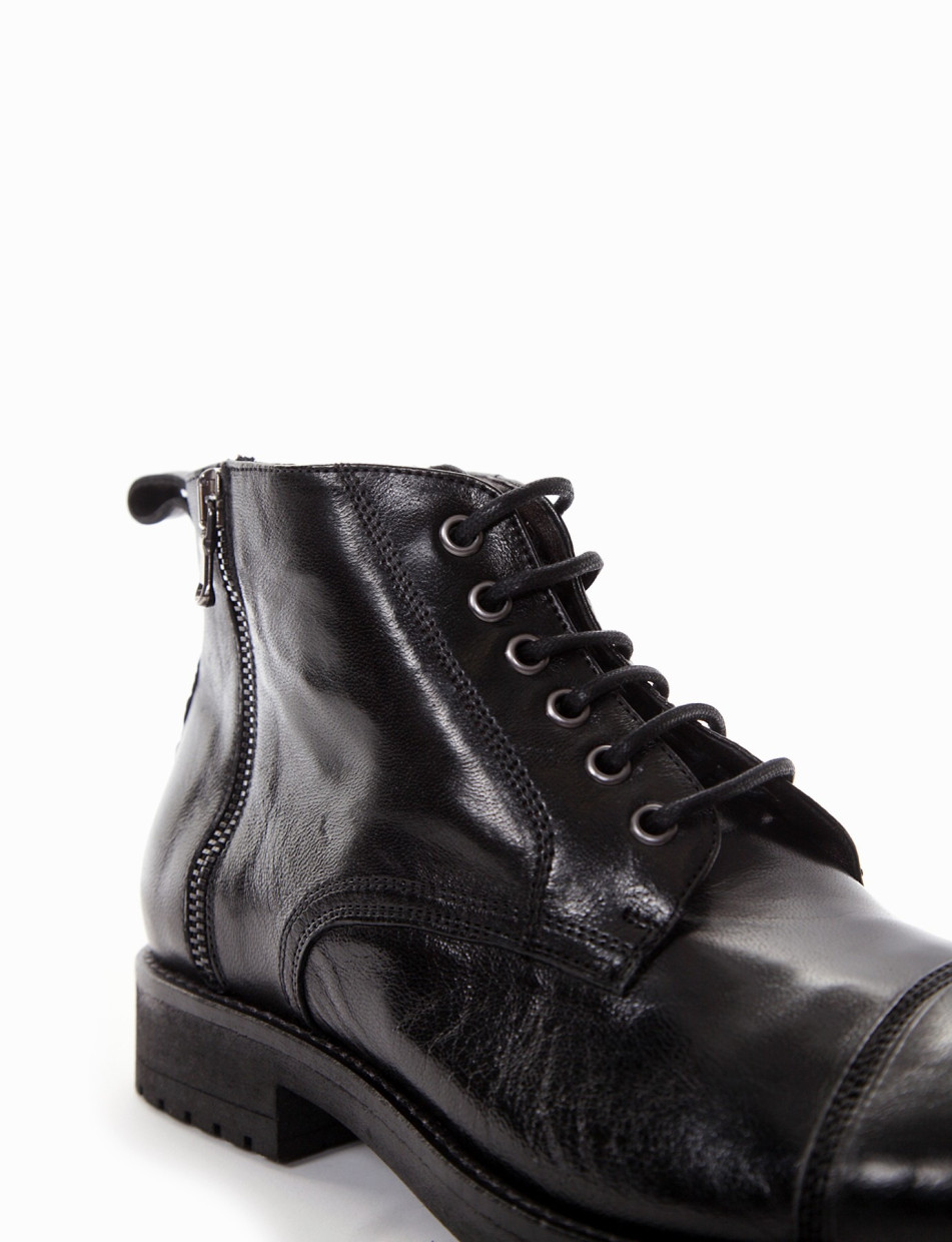 Ankle boots heel 2 cm black leather