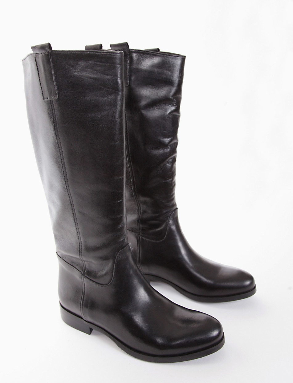 Low heel boots heel 2 cm black leather