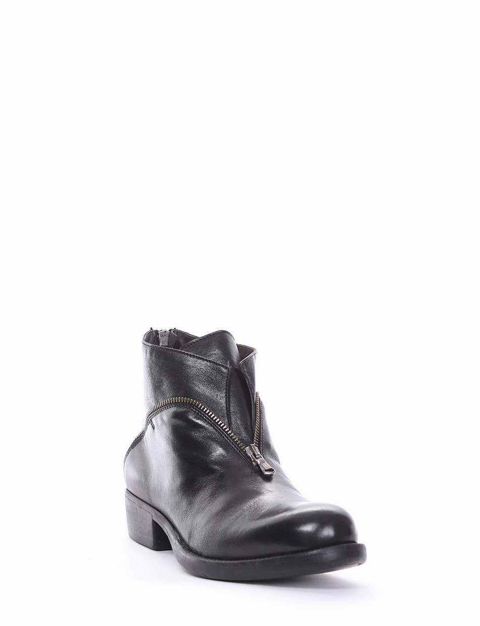 stivaletto tacco 2 cm nero