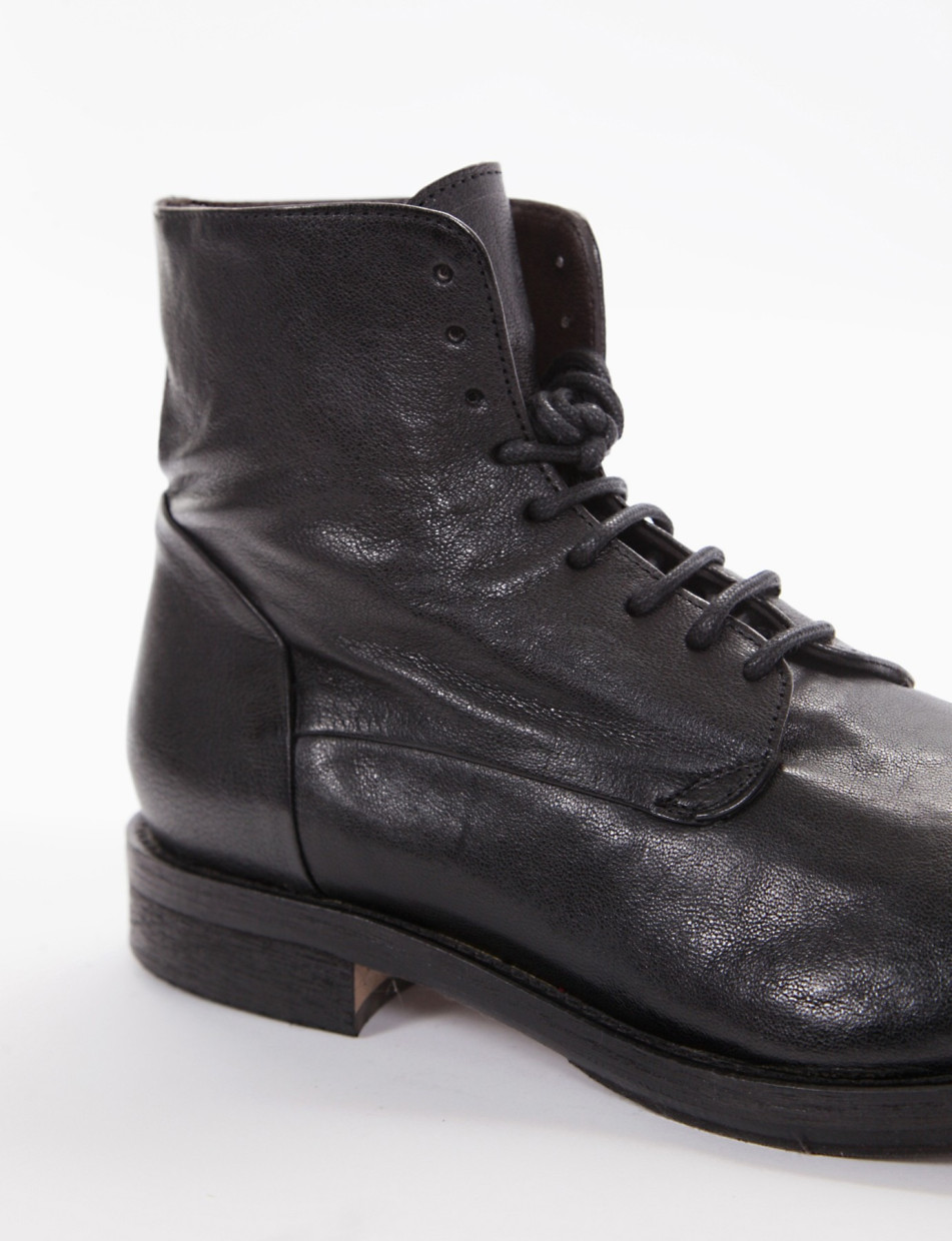 Combat boots heel 2 cm black leather