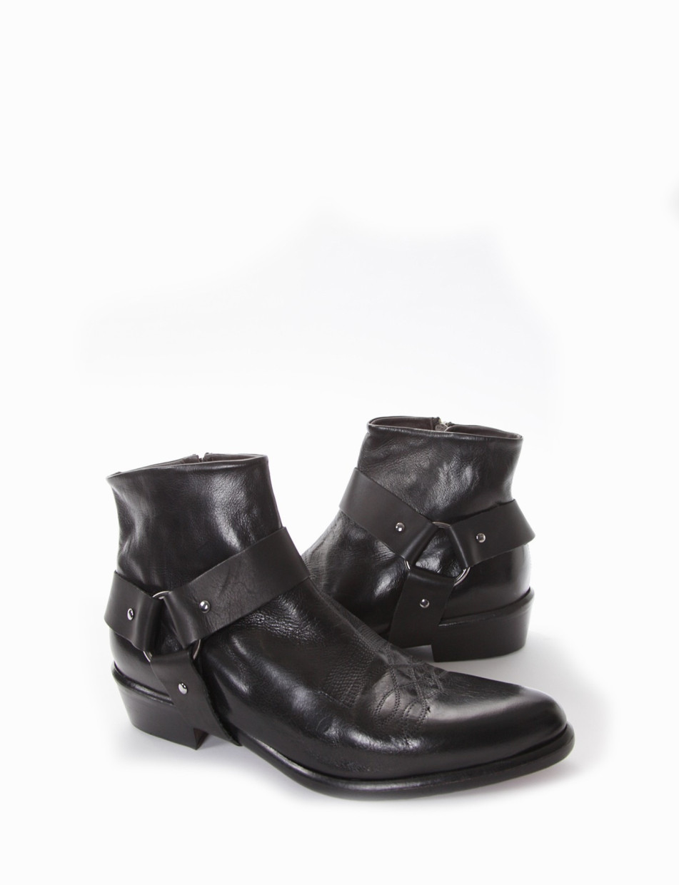 Ankle boots heel 2 cm black leather