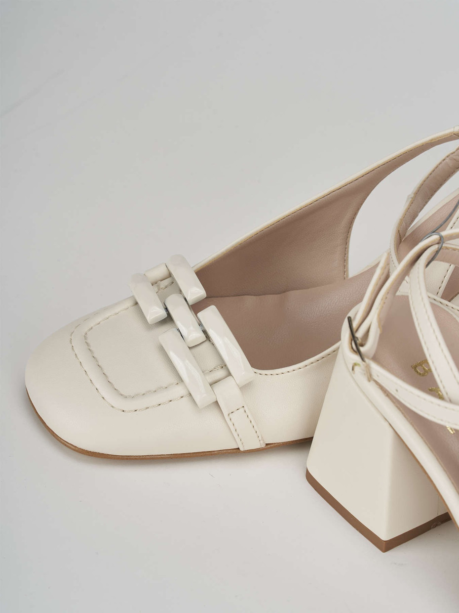 Ladies white pumps size 6 outlet