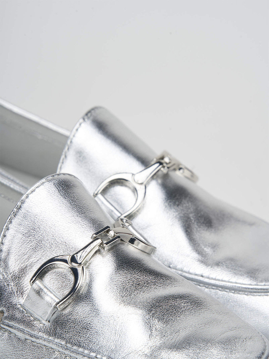 Loafers heel 1 cm silver laminated