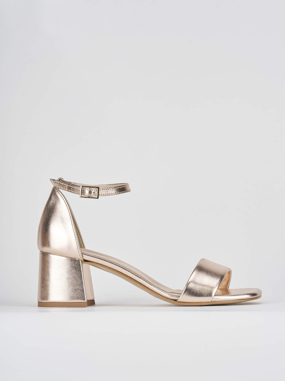 Clear heels betts new arrivals