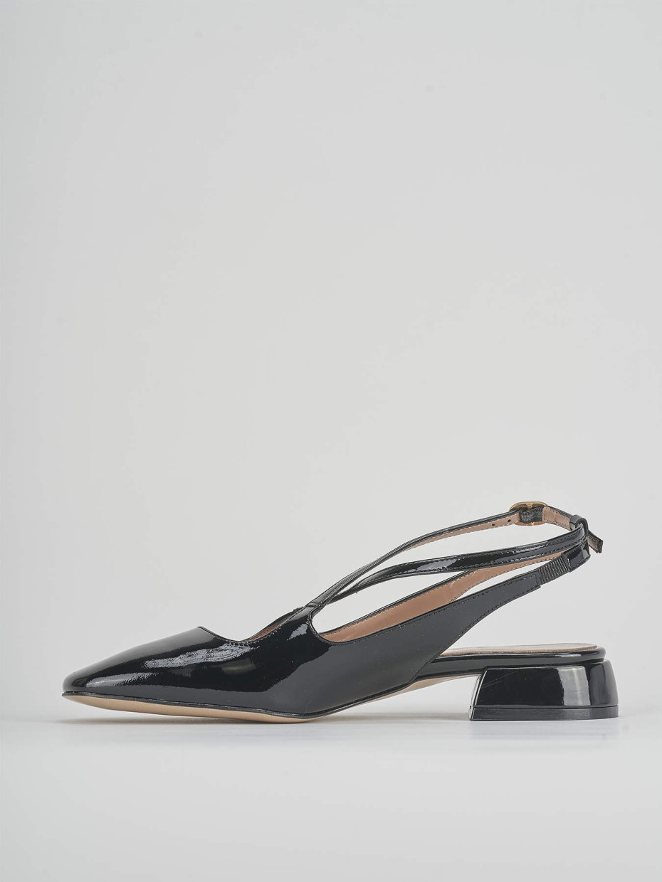 Black patent leather sale pumps 3 inch heel