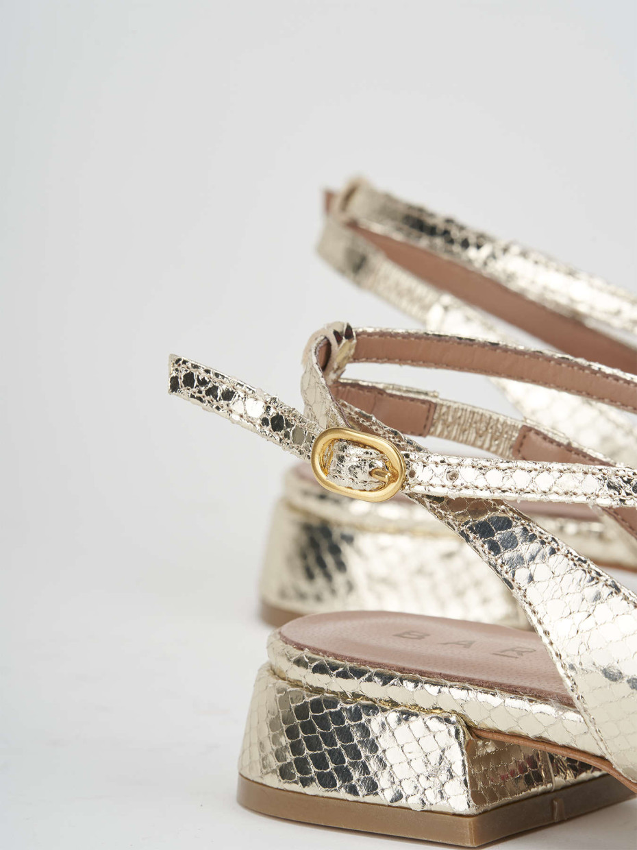 Pumps heel 2 cm gold python