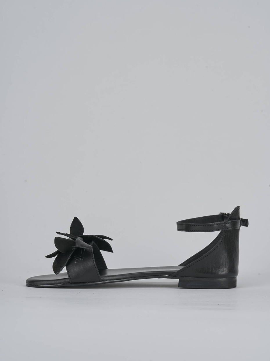 Sandalo tacco 1 cm nero pelle