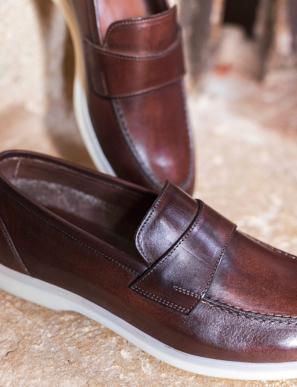 Loafers dark brown leather