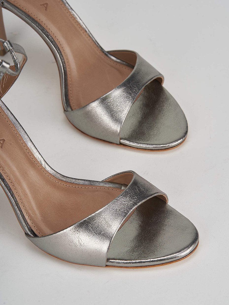 Leather heeled sandals top