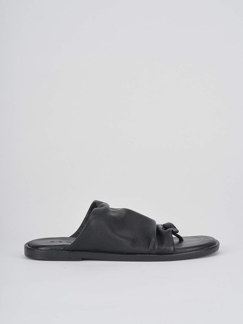 Slippers heel 1 cm black leather