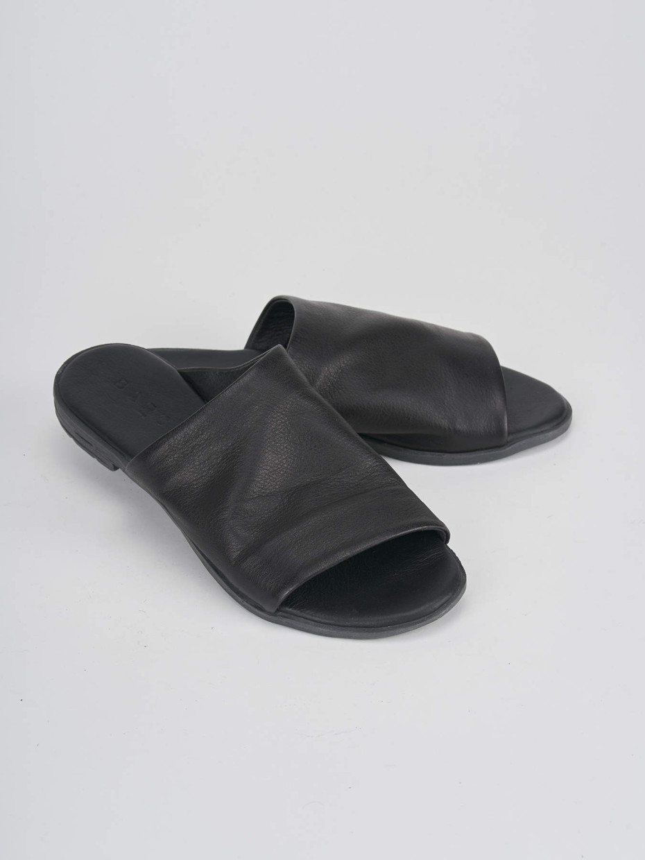 Slippers heel 1 cm black leather