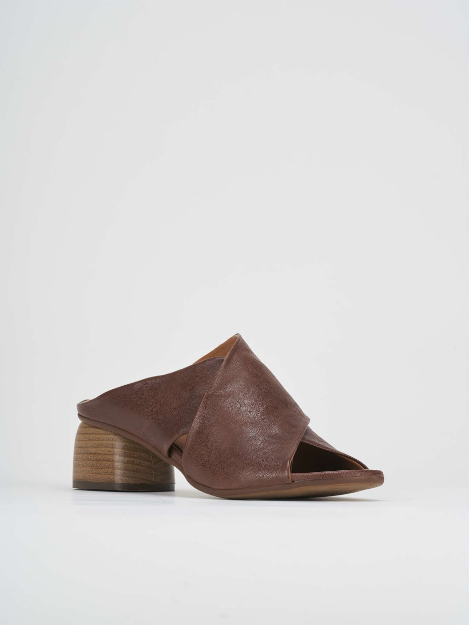 Slippers heel 5 cm dark brown leather