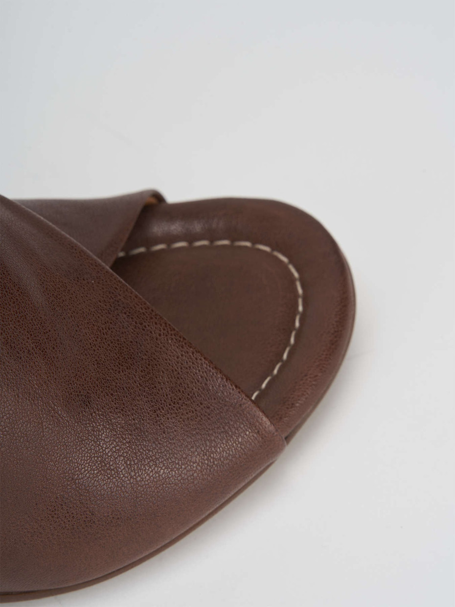 Slippers heel 5 cm dark brown leather