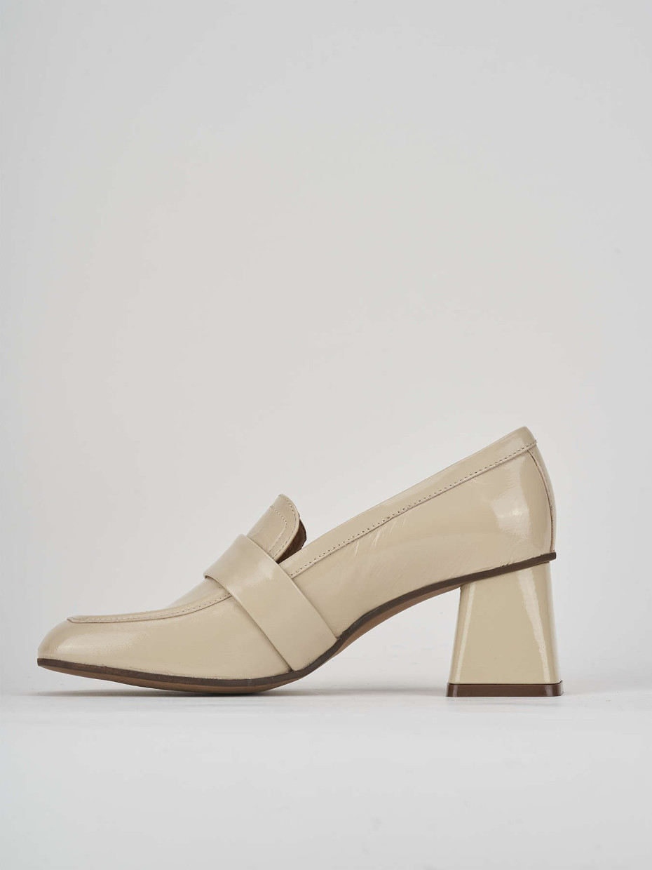 Loafers heel 6 cm beige leather