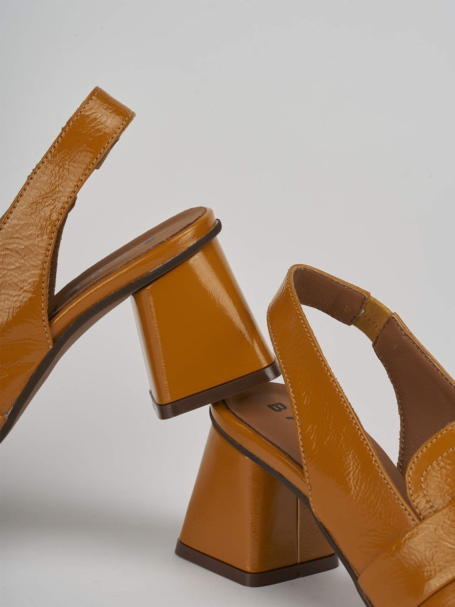 Décolleté e slingback tacco 6cm vernice giallo
