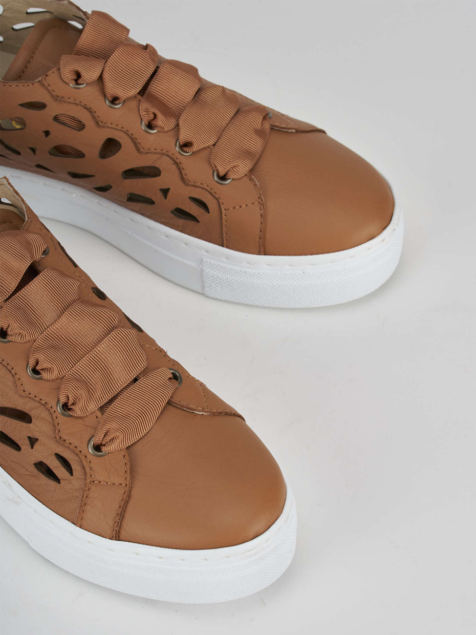Sneakers brown leather