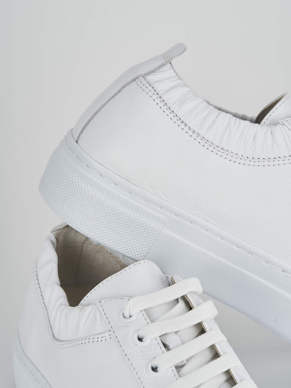 Sneakers white leather