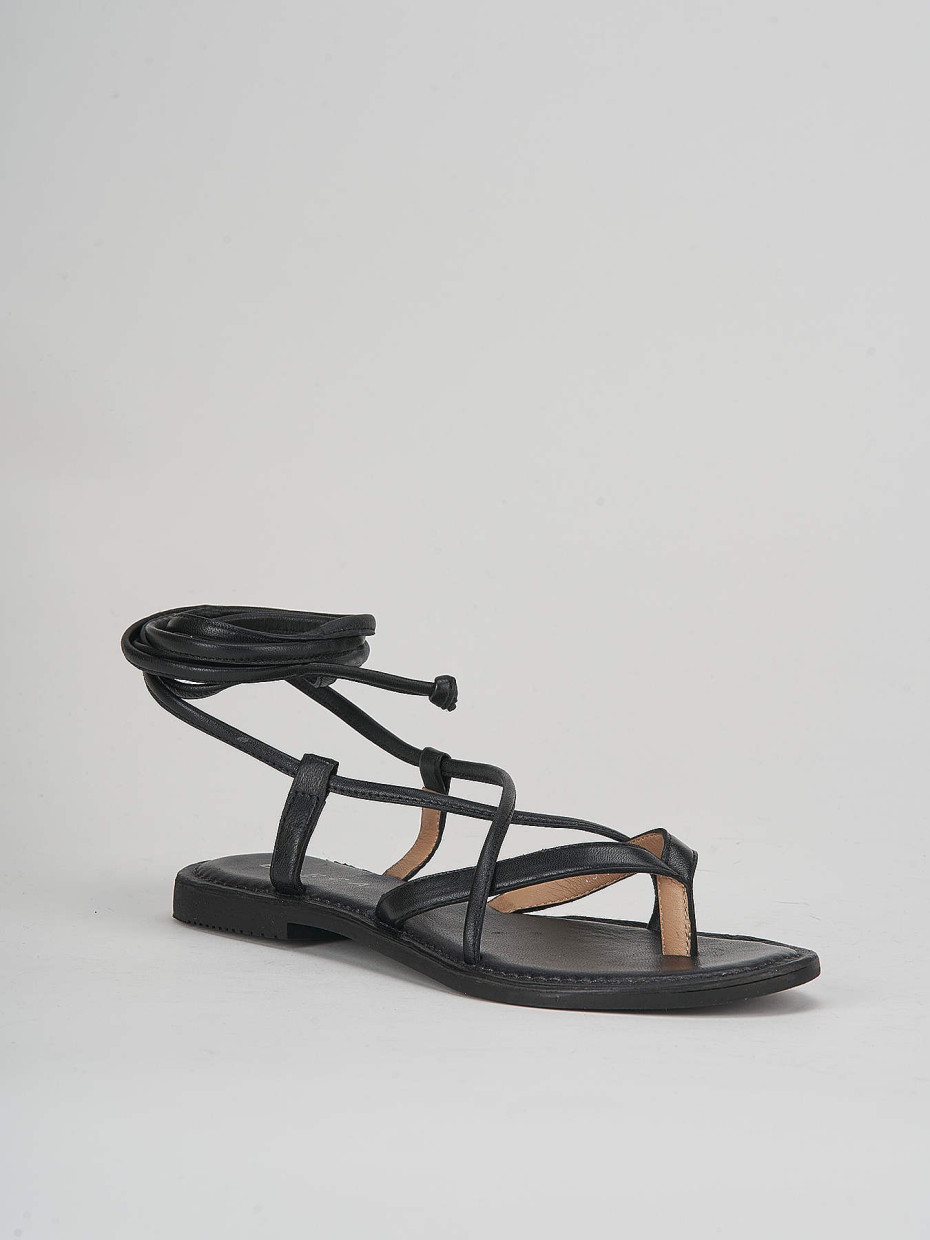 Black leather sandals low heel deals