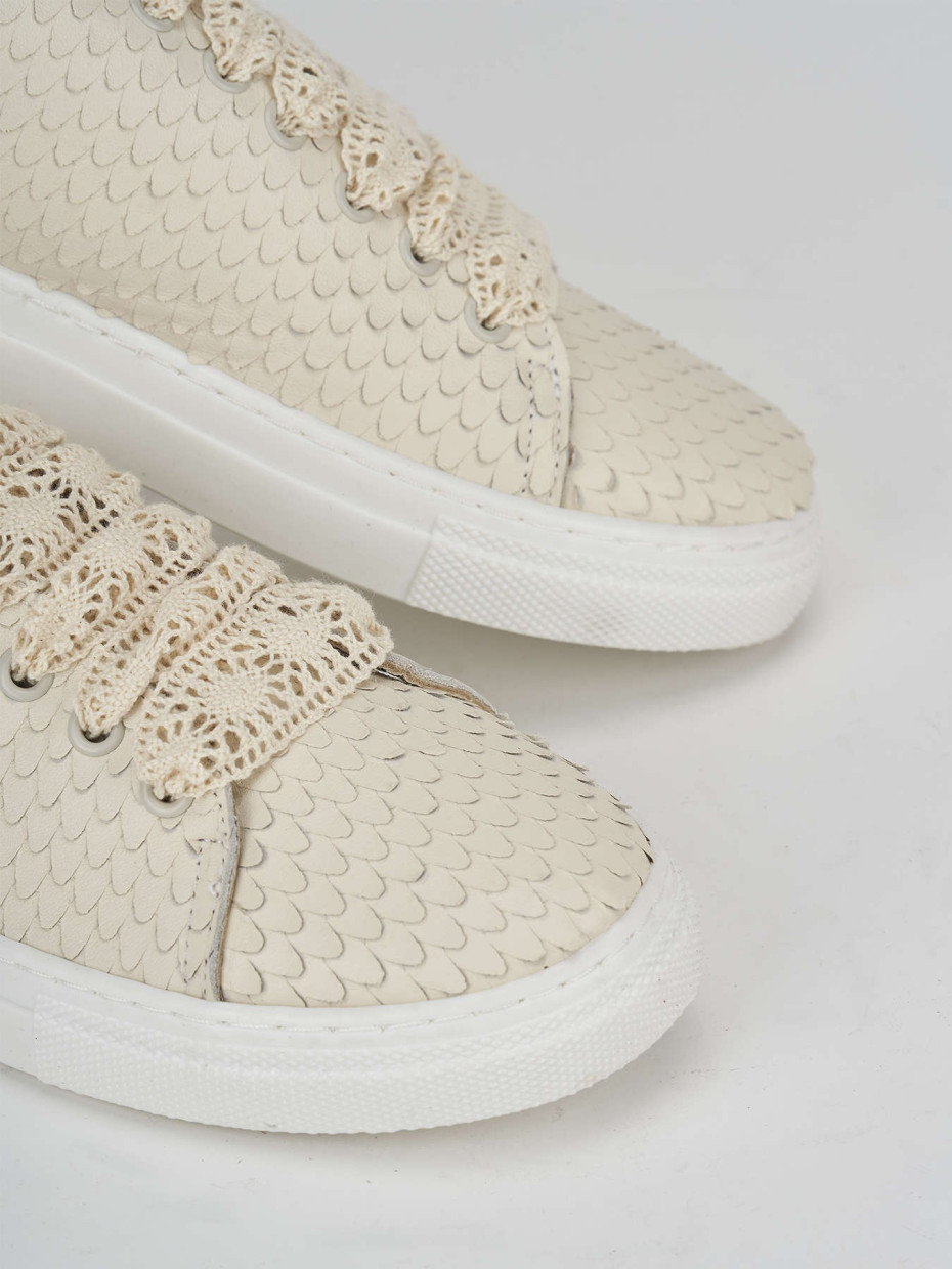 Sneakers white leather