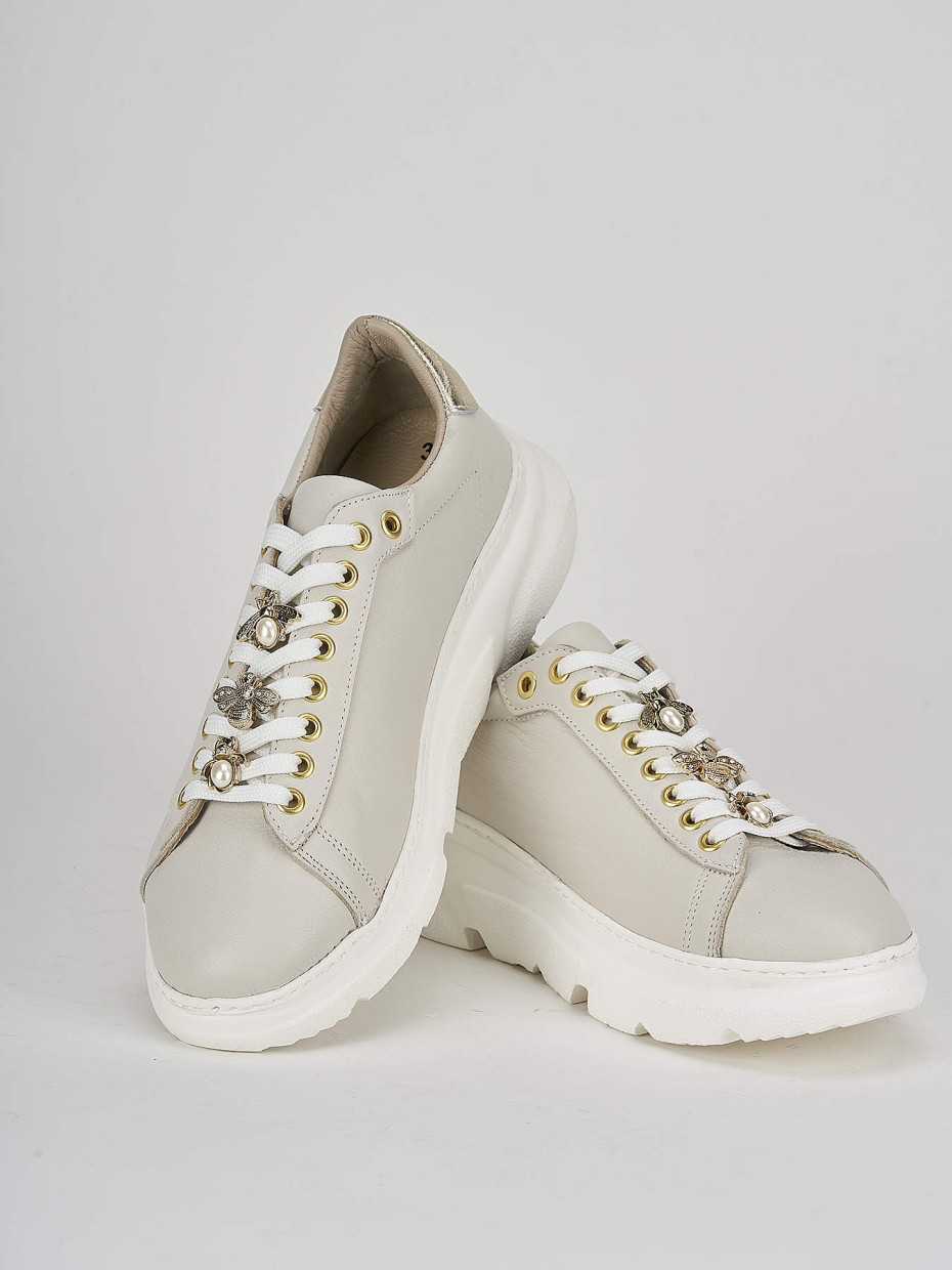 Sneakers beige leather