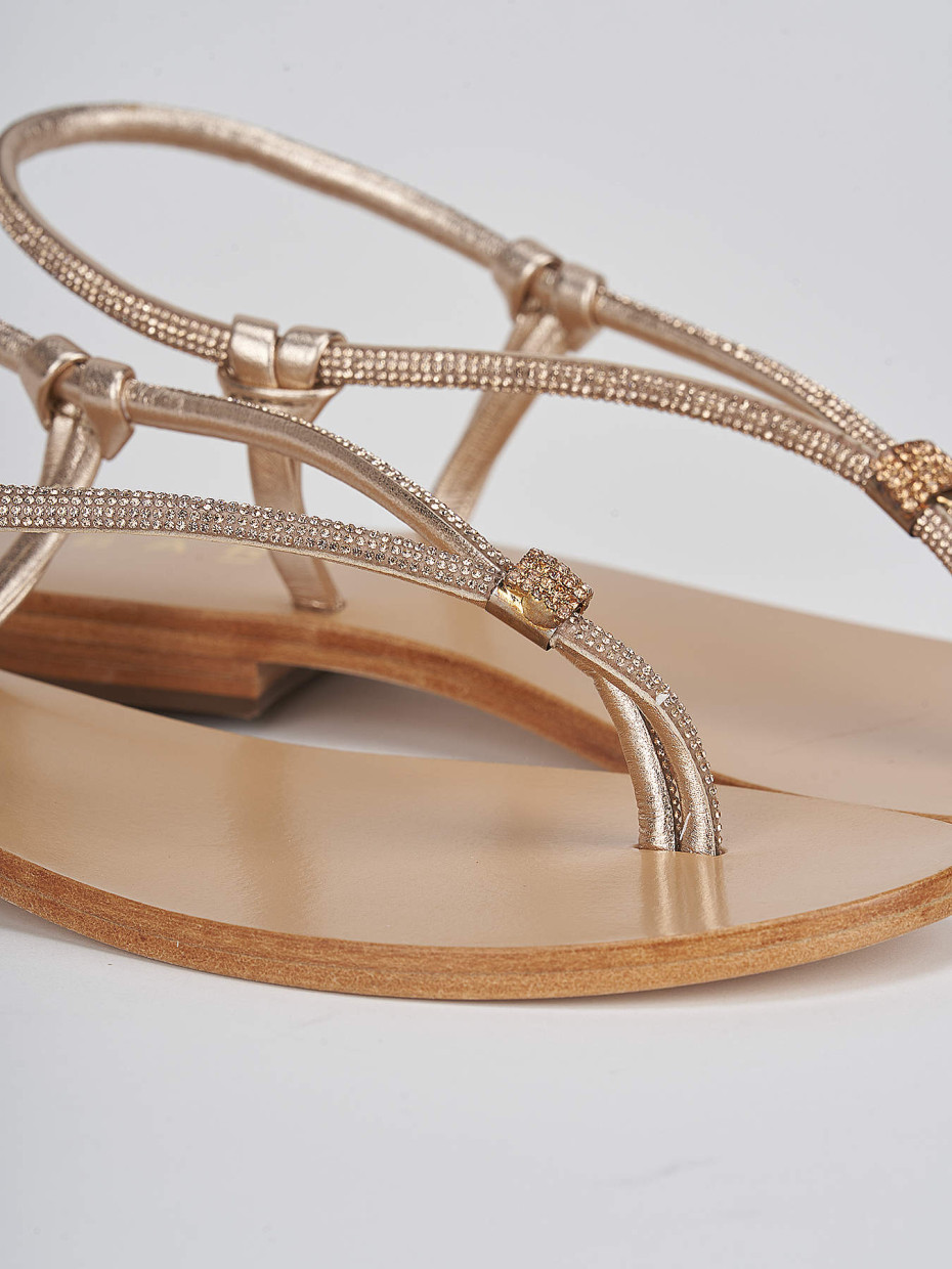 Low heel sandals heel 1 cm gold leather