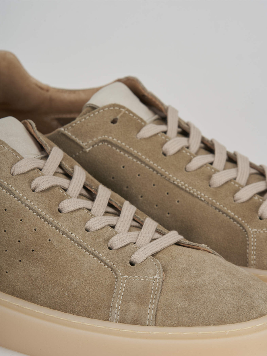 Sneakers beige suede