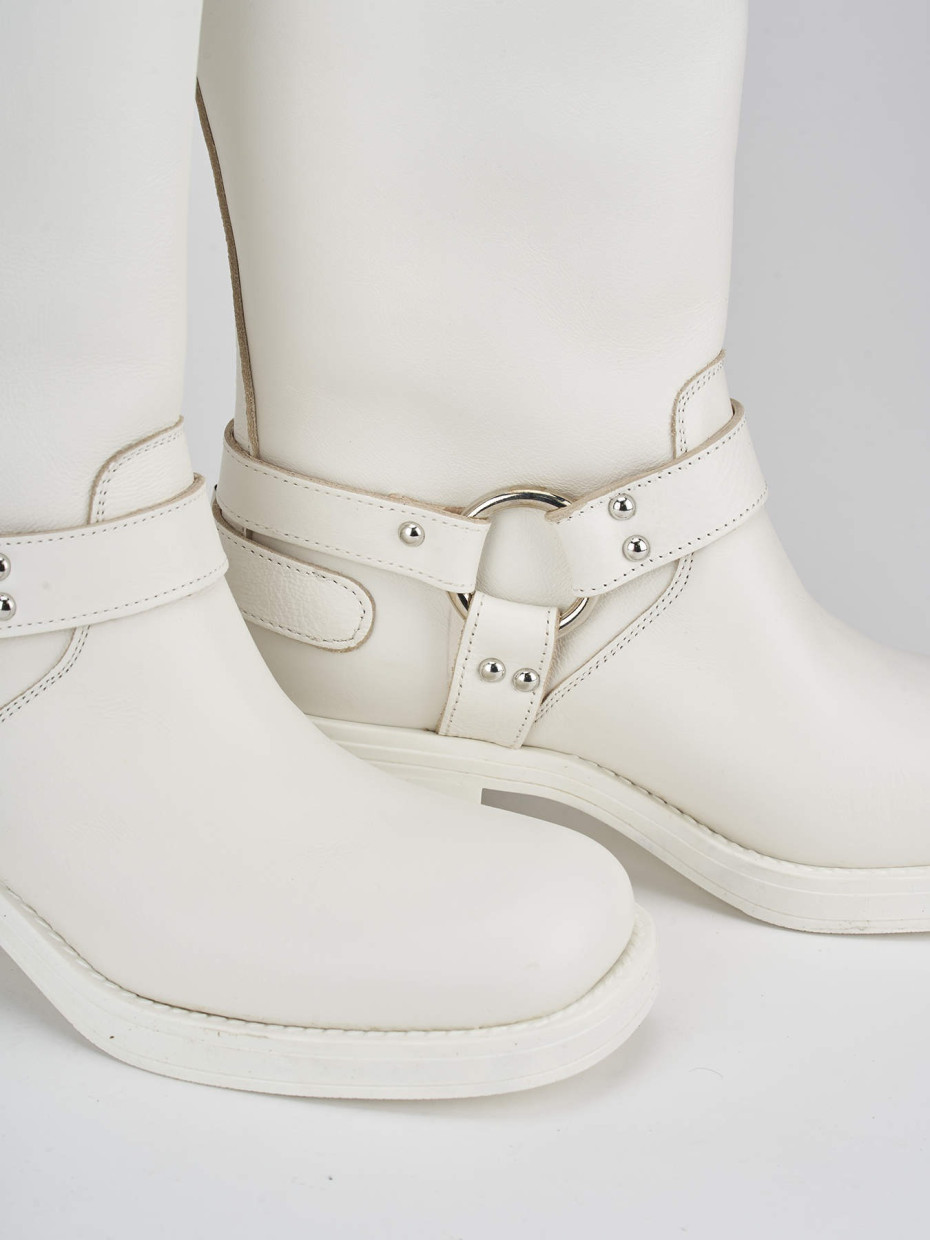 Low heel boots heel 4 cm white leather