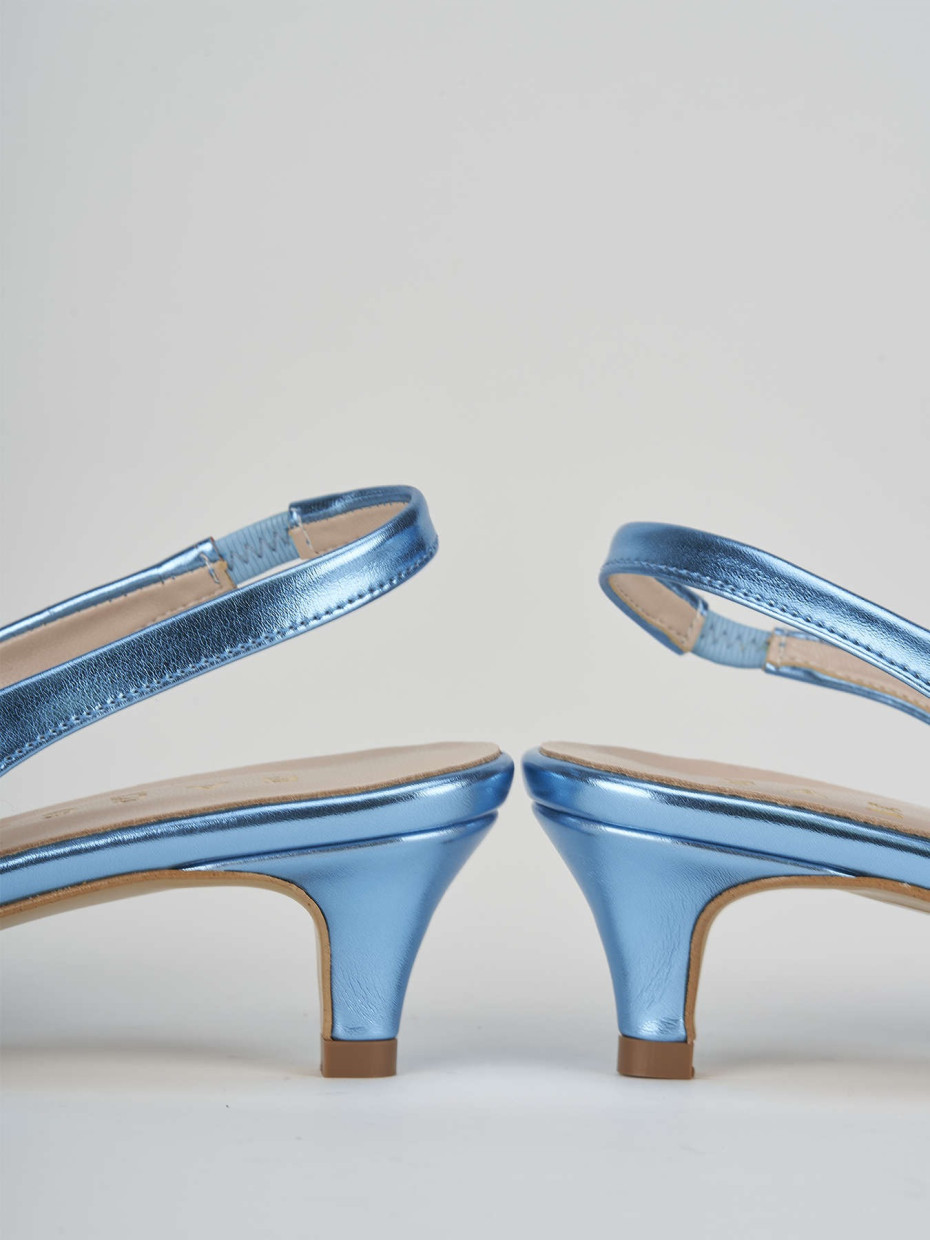 Décolleté e slingback tacco 3cm laminato azzurro