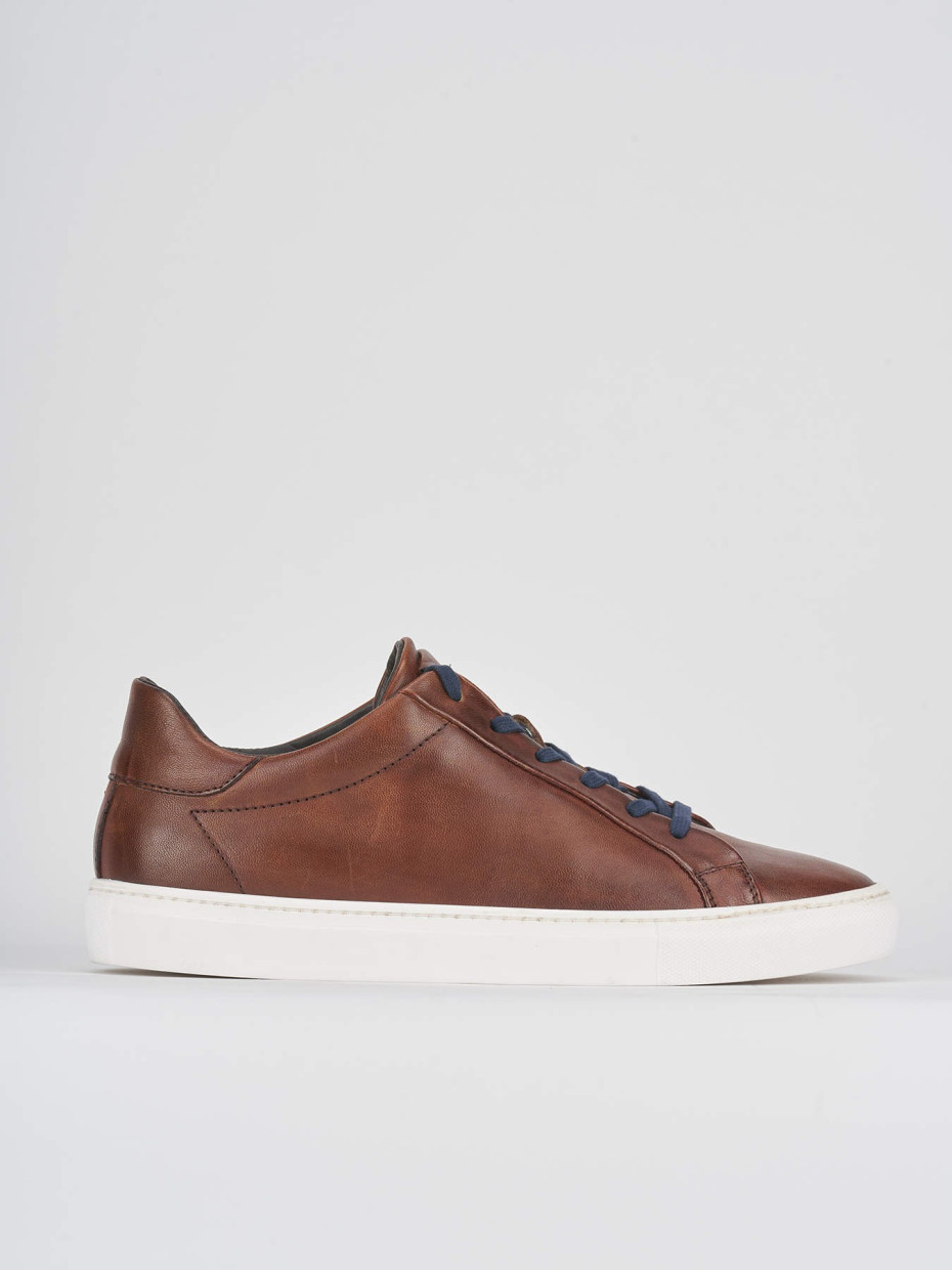 Sneakers brown leather