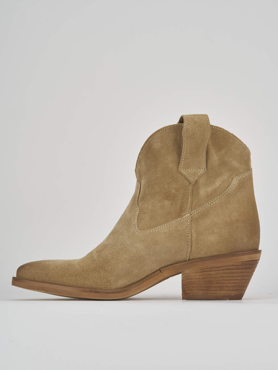 Low heel ankle boots heel 4 cm beige suede